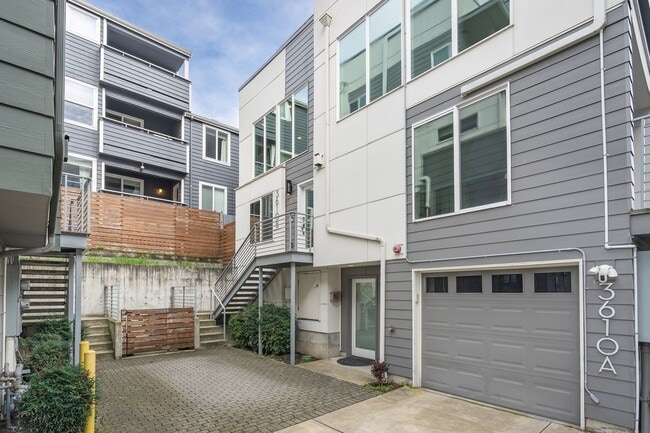 Building Photo - Welcome Home Modern Townhome in the heart of Freemont