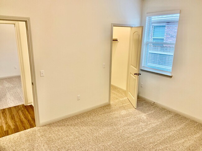 Building Photo - Beautiful 4 bedroom 3 bathroom home in Pfl...