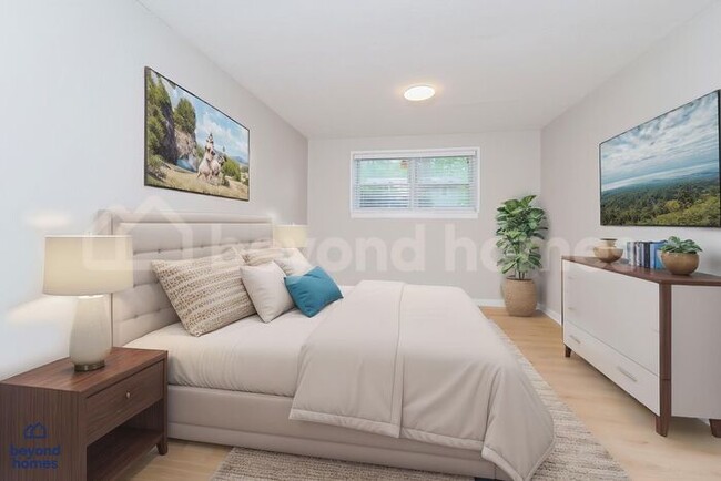 Building Photo - Stunning 4 Bedroom 2 Bathroom Home - Looki...