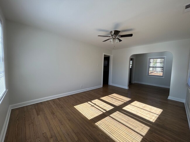 Building Photo - One Level newly renovated  3 bedroom 1 bat...