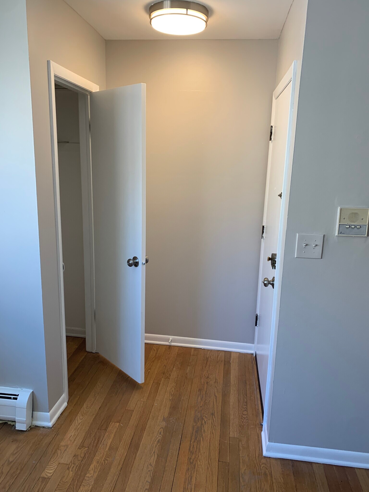 Building Photo - 6970 N Ashland Ave