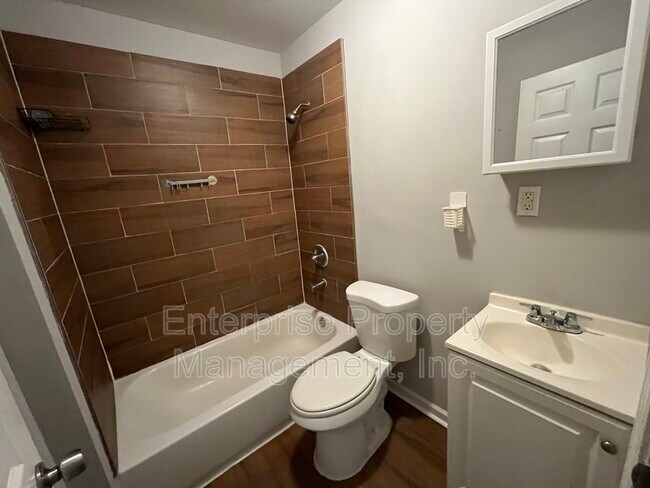 Building Photo - 677 Buntyn St