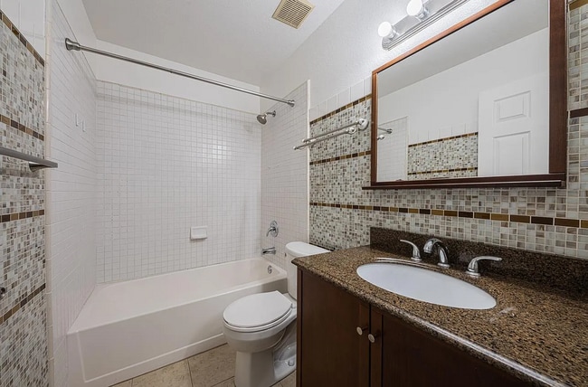 Building Photo - APT 84