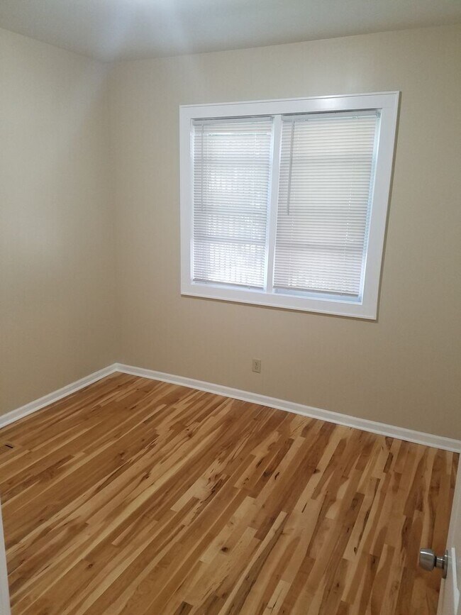 Building Photo - 524-24A E. Wright St.