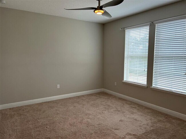 Building Photo - 2924 Lobelia Dr