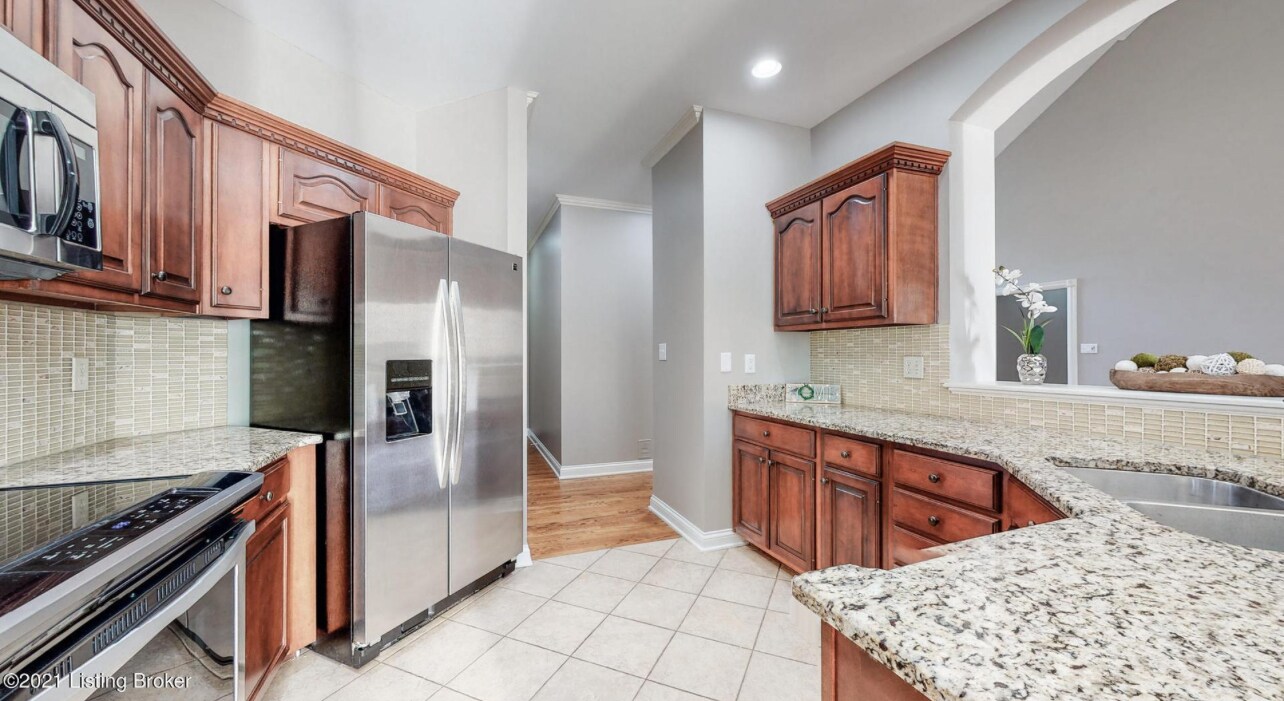 Building Photo - 402 Willow Creek Dr