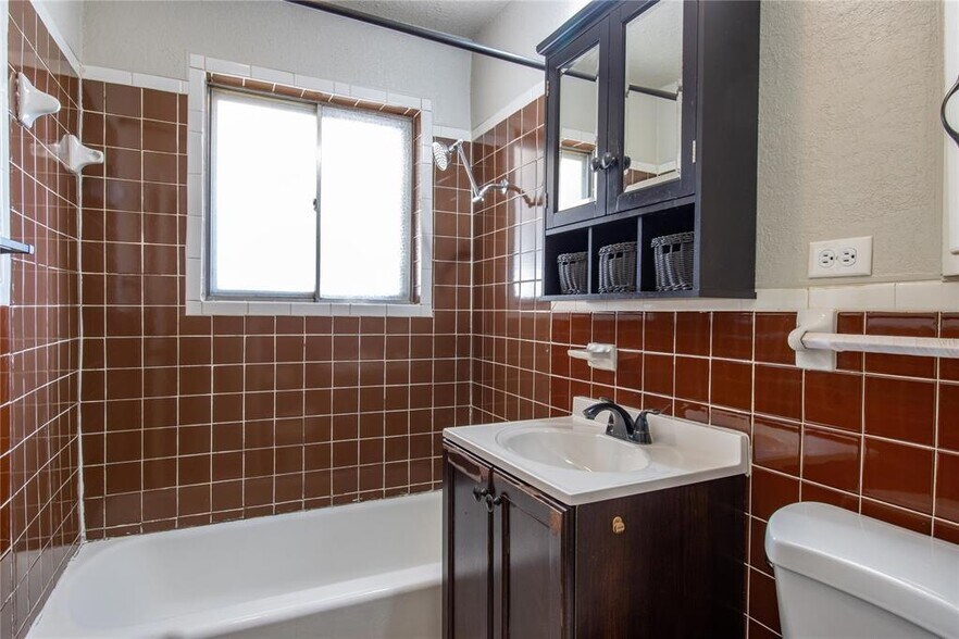 Building Photo - 105 Woods Ave