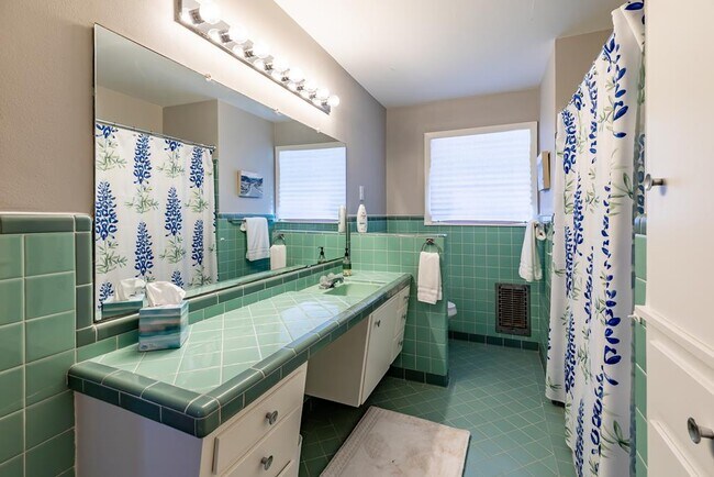 Building Photo - 2865 Bandera Hwy