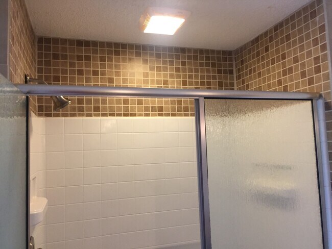 Building Photo - 550 Hassocks Loop