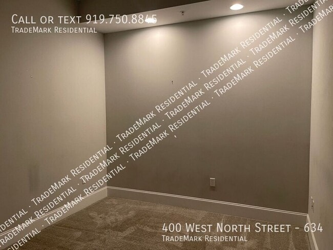 Building Photo - 400 W North St