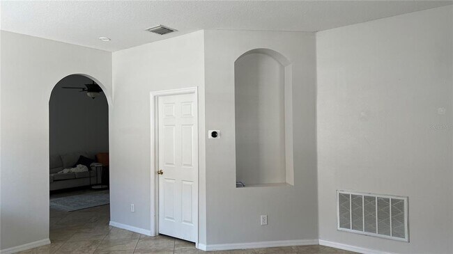 Building Photo - 3921 Stornoway Dr