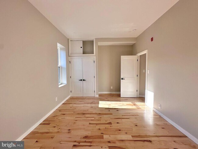 Building Photo - 2821 W Girard Ave