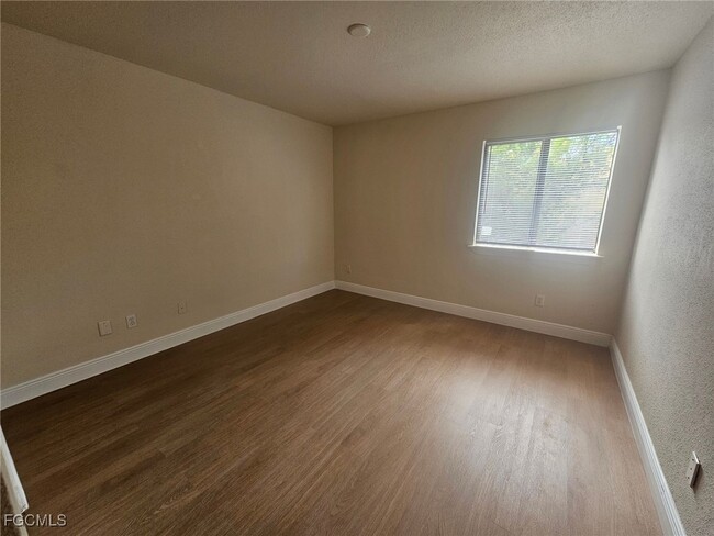 Building Photo - 2905 Winkler Ave