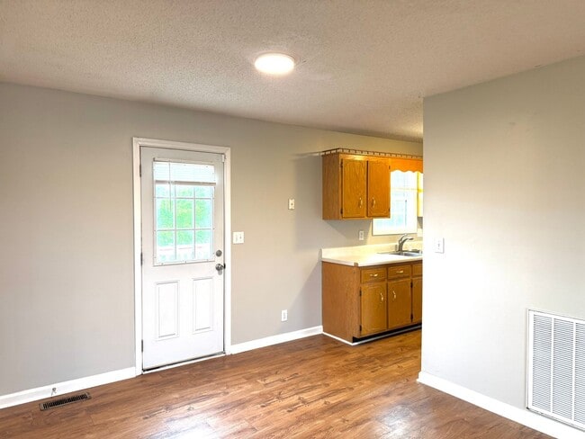 Building Photo - 3 bedroom in Oak Grove