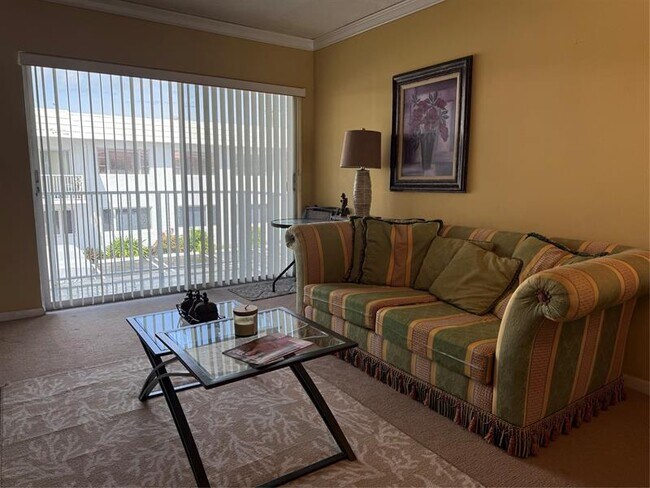 Building Photo - 412 S Cypress Rd