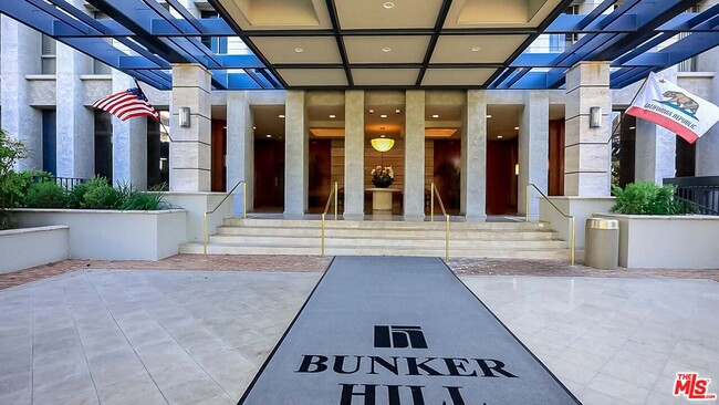 Building Photo - 800 W 1st St