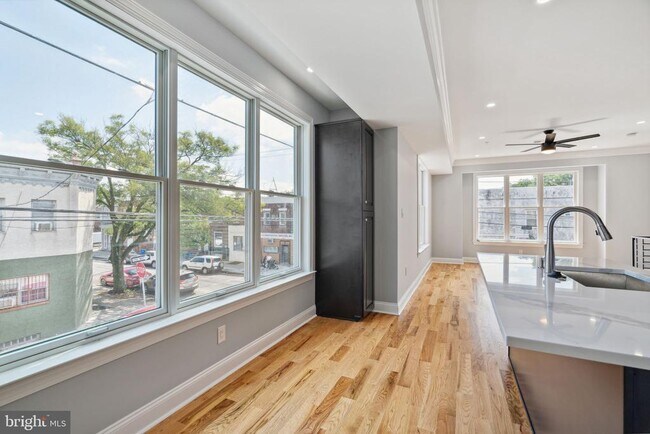 Building Photo - 601 W Porter St