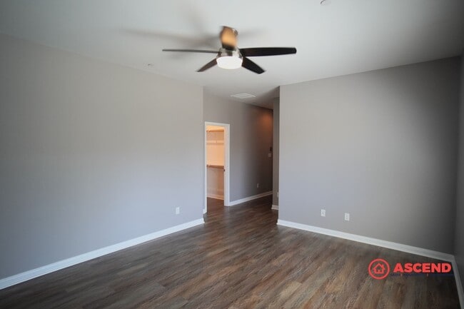 Building Photo - Beautiful 4 Bedroom SW Home Close to Freeway!