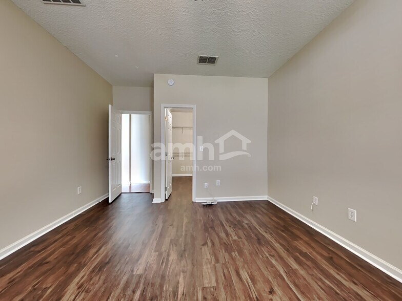 Building Photo - 658 Southland Ln