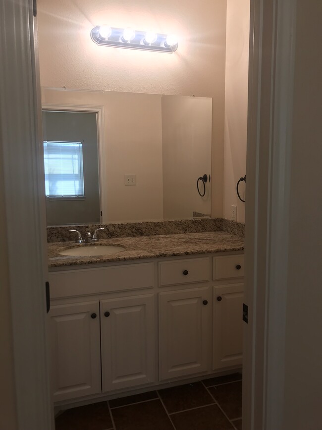 Building Photo - 3933 Riverside Pky