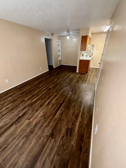 Building Photo - 2701 Green Oaks Rd