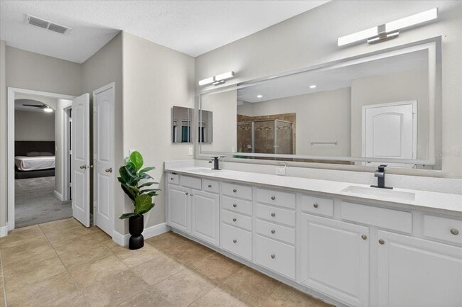 Building Photo - 1389 Heritage Landings Dr