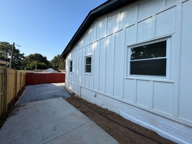 Building Photo - 1278 Chulio Rd SE