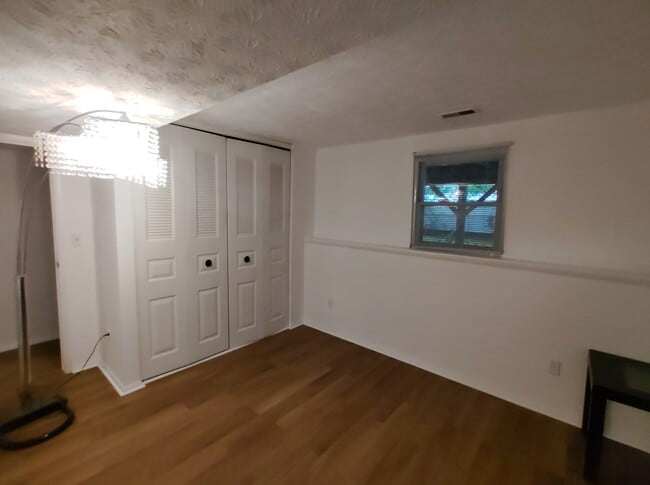 Building Photo - 5811 Heming Ave