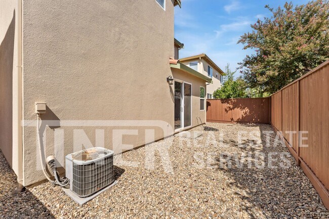 Building Photo - 3961 Martis St