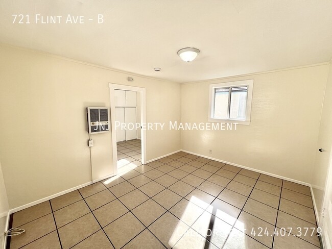 Building Photo - 721 N Flint Ave