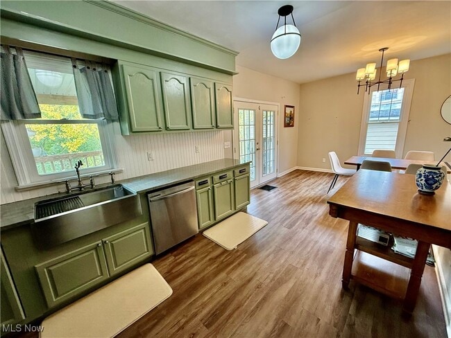 Building Photo - 1206 Foster Ave