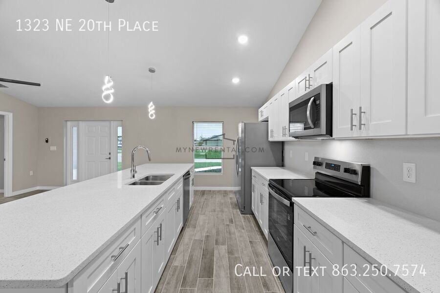 Building Photo - 1323 NE 20th Pl