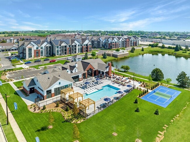 Building Photo - 2 bed 2 bath Kenosha condo