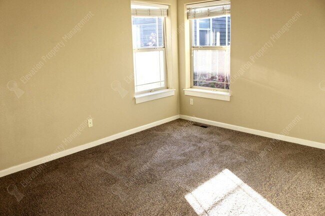 Building Photo - 2333 NE Mary Rose Pl
