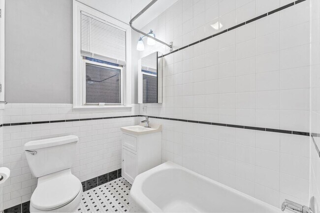 Building Photo - 713 15th St