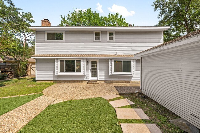 Building Photo - 2114 Briargreen Dr