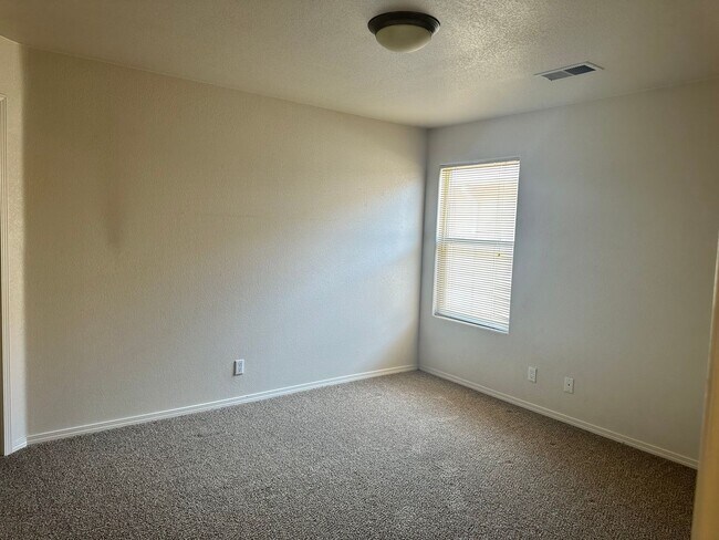 Building Photo - 5647 Valle Alegre Pl NW
