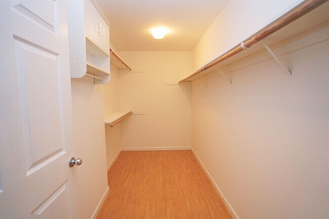 Building Photo - Beautiful & Spacious Condo in Desirable Sunnyvale Location!