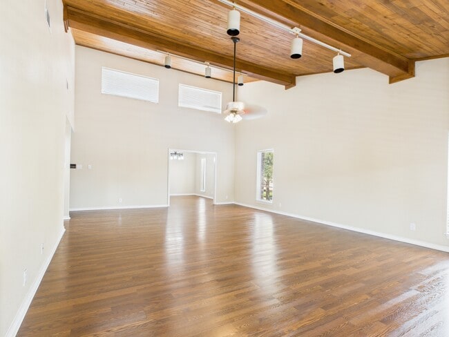 Building Photo - Regency Apartments
