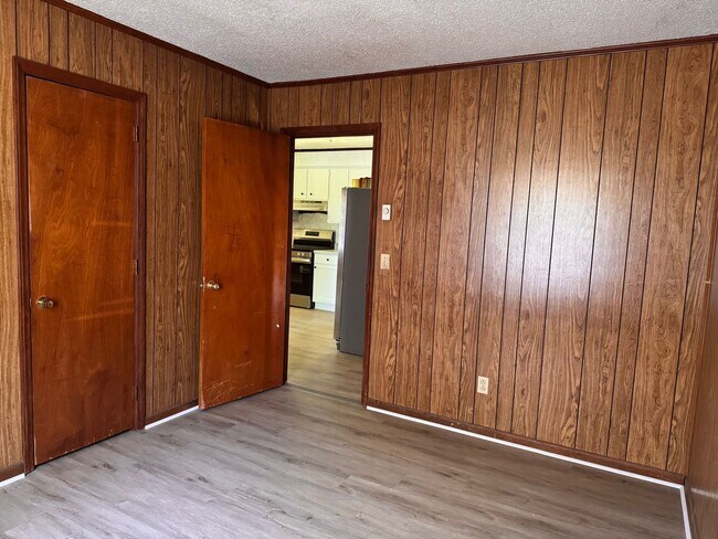 Building Photo - 3 bed, 1 bath brick home located in Troy