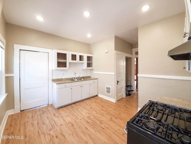 Building Photo - 2809 Wheeling Ave