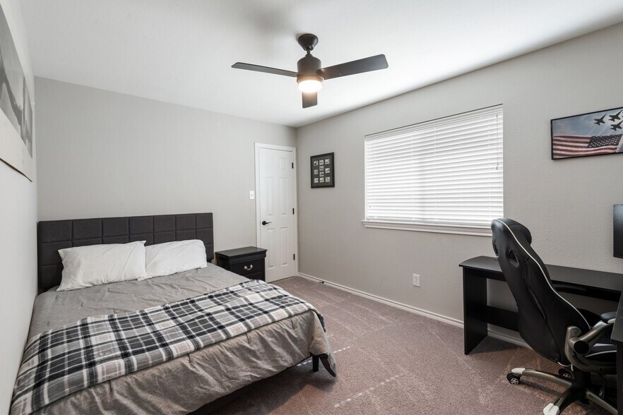 Building Photo - 5804 Parkplace Dr