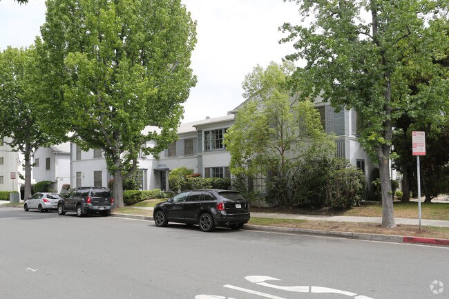 Building Photo - 9216 Alden Dr