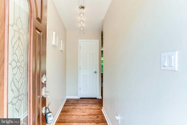 Building Photo - 258 Burgess Ave