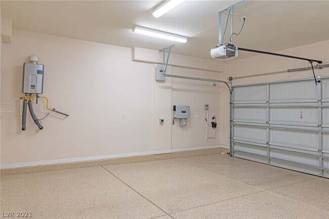 Building Photo - Stunning 3-bedroom, 2.5-bathroom home loca...