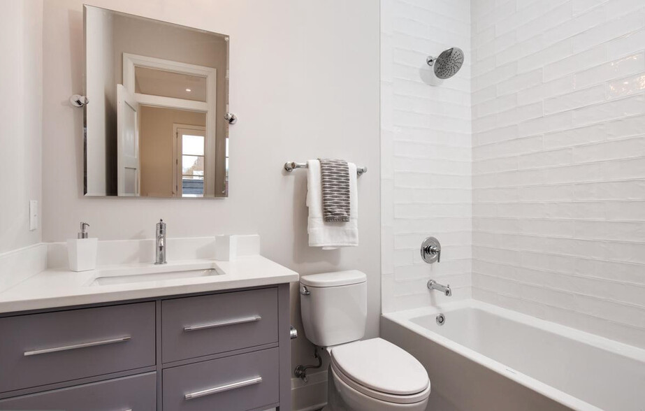 2nd Full Bath - En Suite - 725 11th St NE