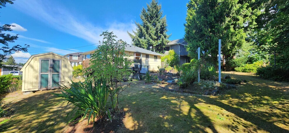 Building Photo - 1013 N 33rd Pl