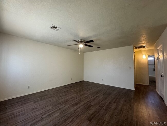 Building Photo - 2460 Lakeside Dr