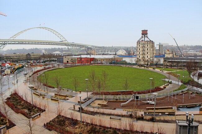 Building Photo - Unrivaled Cosmopolitan Condo w/Breathtaking City & River Views