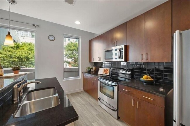 Building Photo - 44 Peachtree Pl NW